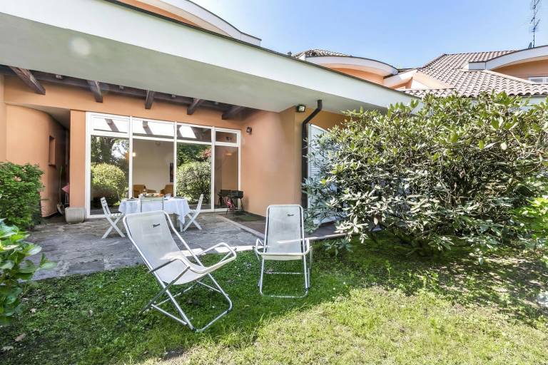 Appartamento vacanza Travedona-monate