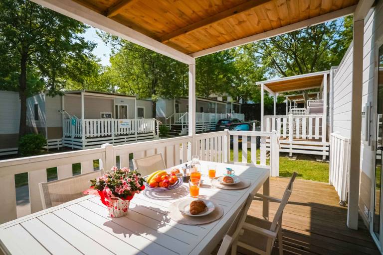 Mobilehome with air conditioning, terrace and pool — photo 4