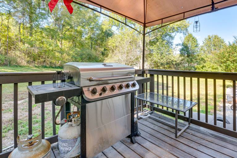 Easy I-20 Access to ATL: Suburban Retreat w/ Yard — photo 3