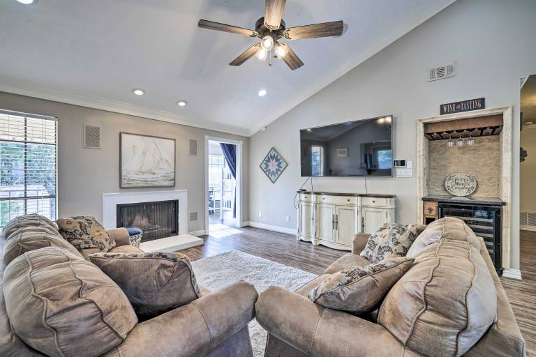 Canyon Lake Home: Hill Country & Water Views! — photo 3