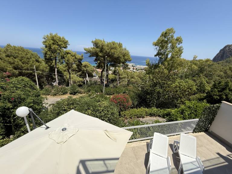 Holiday apartment with barbecue, garden & terrace | Sea view — photo 5