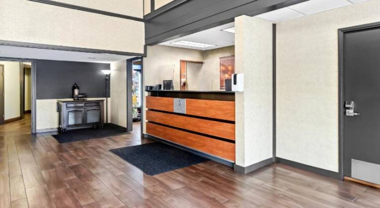 Red Lion Hotel Portland Airport — photo 5