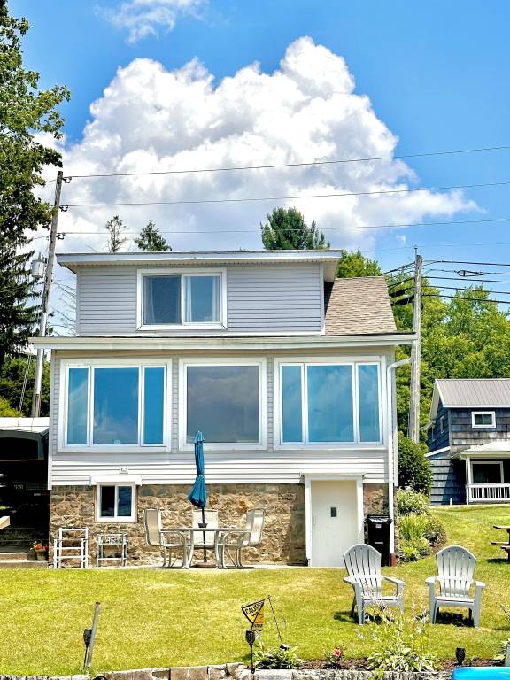 House  Conneaut Lake