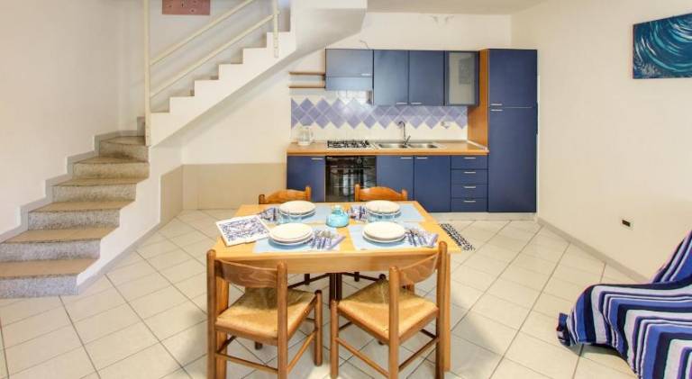 Serviced apartment with barbeque, yard & terrace — photo 4