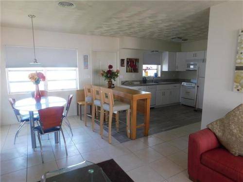 Dolphin Isles Resort — photo 2