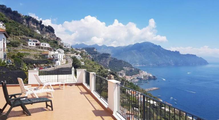 Serviced apartment with patio in Agerola
