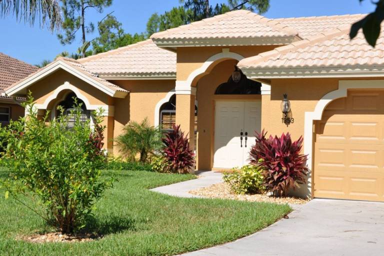 House with grill & private pool | Pets are welcome in Naples, FL