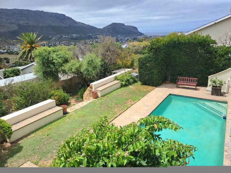 The Look out 3 bedroom home in Fishoek