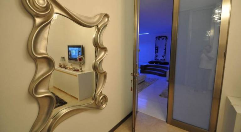 Holiday apartment with jacuzzi — photo 4