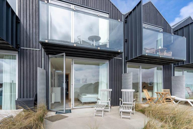 Vacation home with barbecue, sauna & patio in Hvide Sande