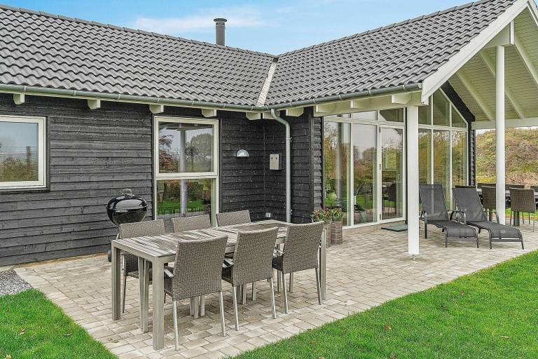 Fully equipped ample house with sauna, barbeque & terrace | Pets allowed in Flensburg