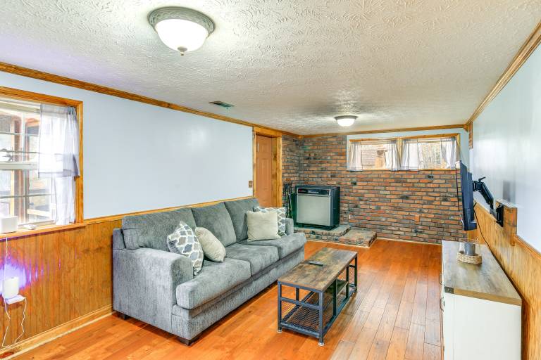 Peaceful South Holston Lake Cabin w/ Dock & Deck! — photo 4