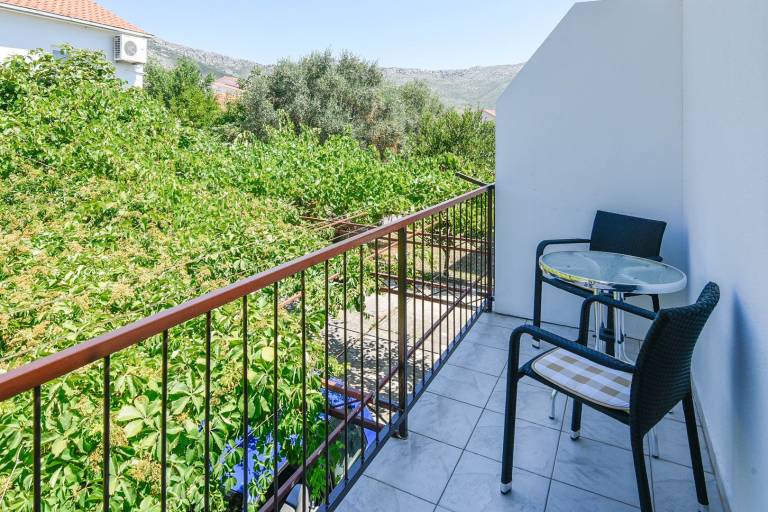 Rental apartment with patio & garden | City view — photo 3