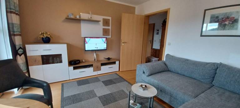 Family-oriented lovely apartment with yard, grill & patio | Pet-friendly — photo 3