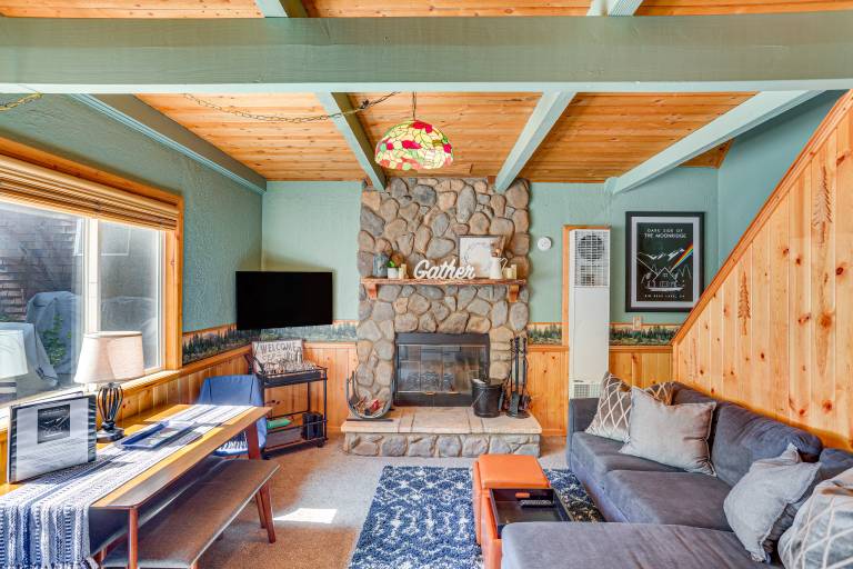 1 Mi to Snow Summit: Big Bear Lake Cabin! — photo 4