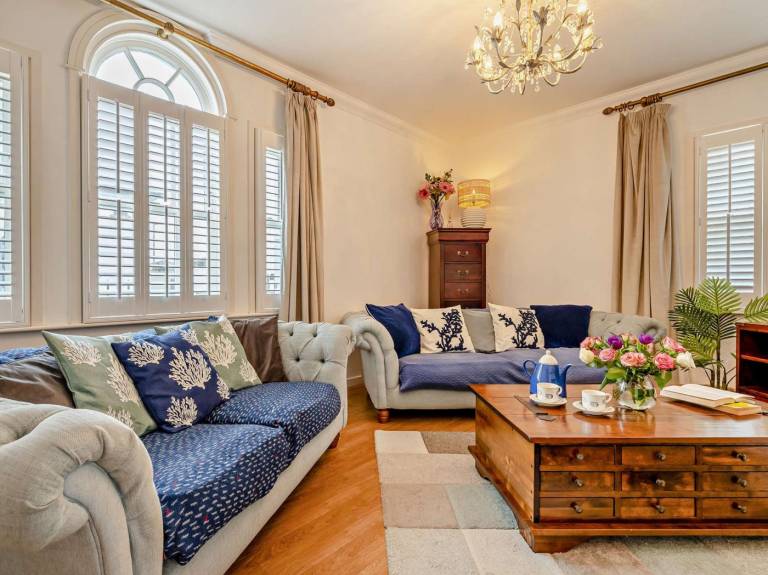 Cottage with yard | Water view in Newquay