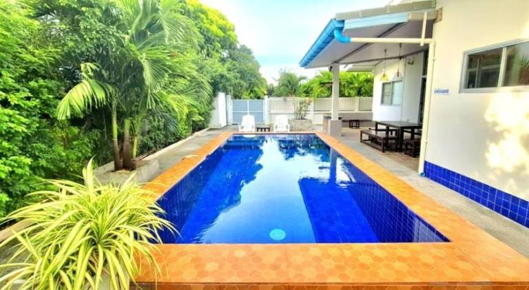 Vacation home with pool in Pranburi