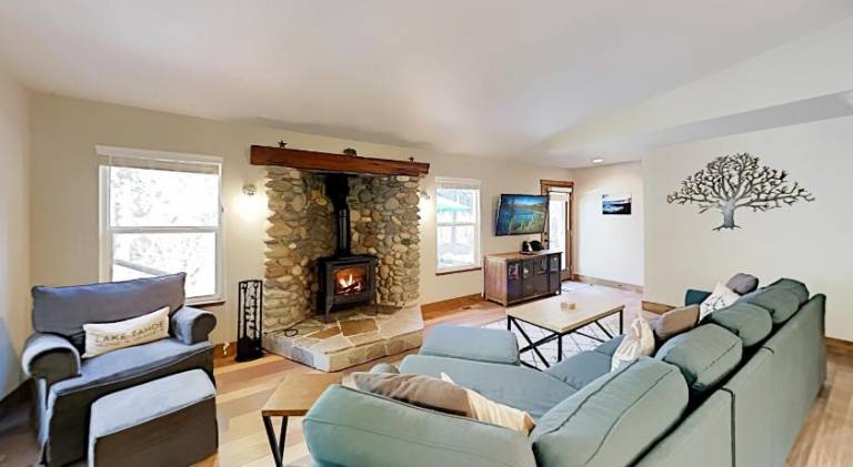Vacation home with hot tub in Tahoe City, CA