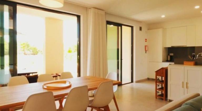 Apartment with pool & yard — photo 3