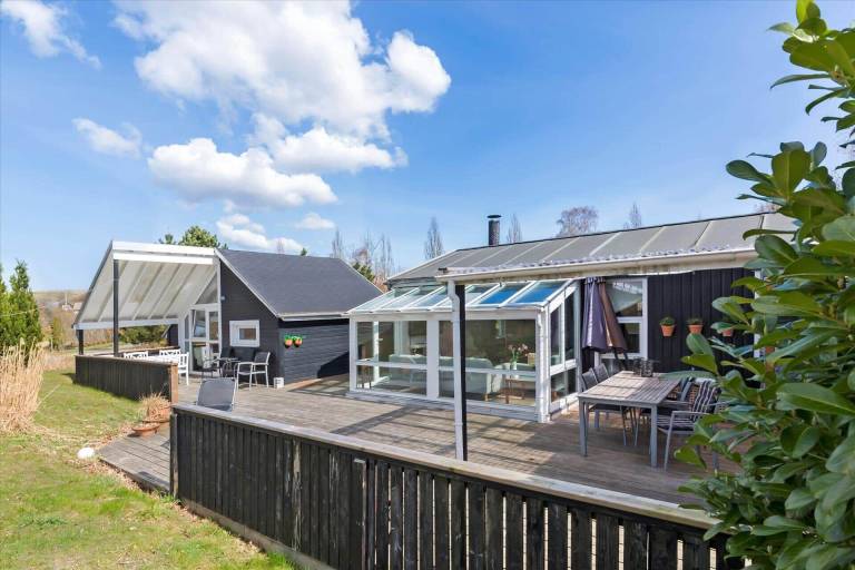 House with patio & barbeque in Ebeltoft