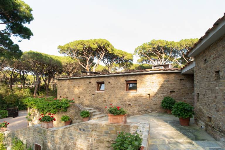 Villa with pool, garden & patio | Sea view — photo 2