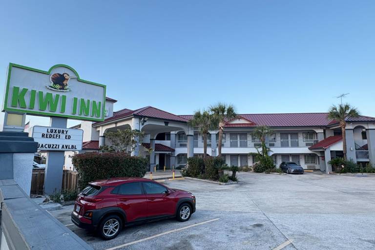 Kiwi Inn Capital O Houston Hwy 249