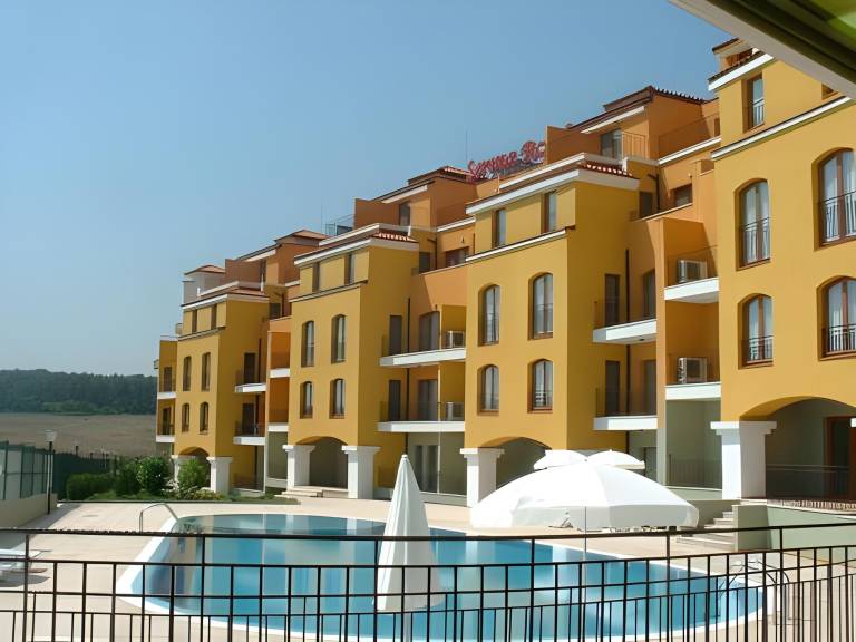 Serviced apartment with pool, garden & patio — photo 3