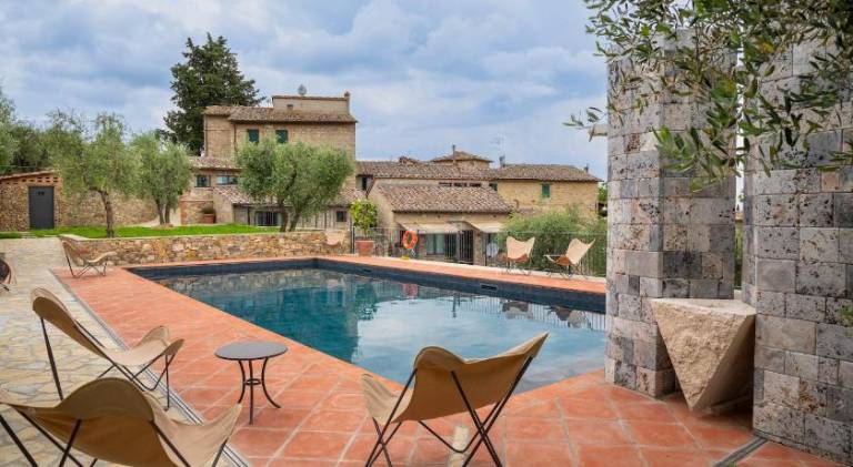 House with patio, jacuzzi & yard — photo 4