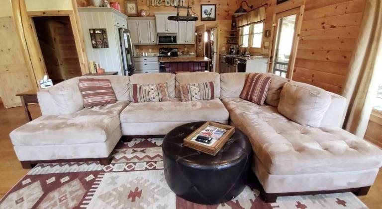 House with hot tub | Pet-friendly — photo 2