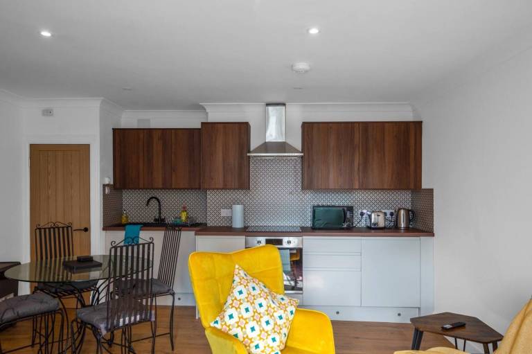 Family-friendly charming apartment with hot tub | Close to Calton Hill | Pets are welcome — photo 4