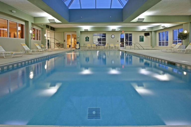 La Quinta Inn & Suites by Wyndham Bannockburn-Deerfield — photo 5