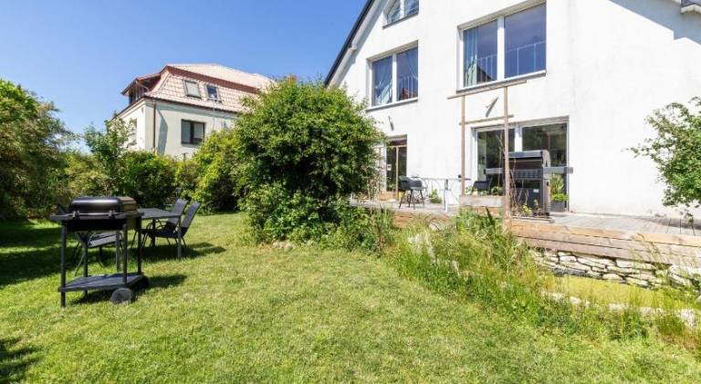 Apartment with BBQ & yard — photo 2
