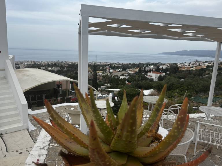 Sunny hideaway in Chersonisos — photo 3
