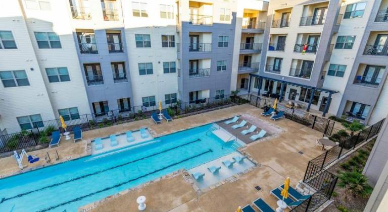 Upscale 1br Pool&gym Utsa Centrally Located! — photo 4