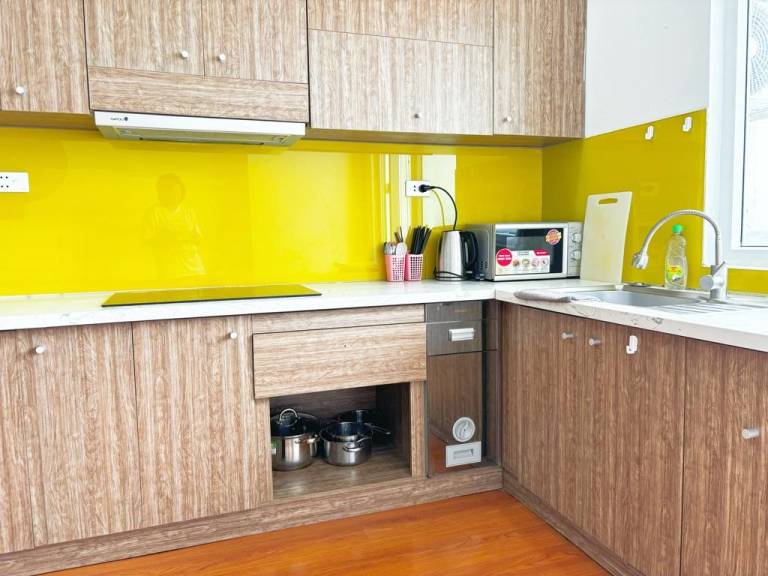 Rental apartment with yard, grill & pool — photo 4