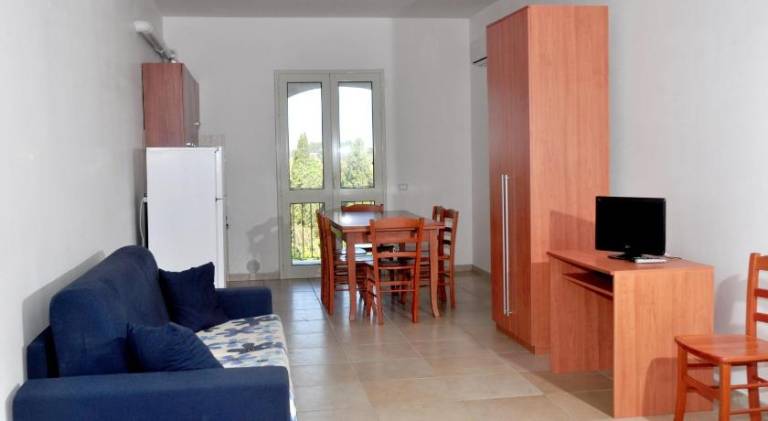 Serviced apartment with yard in Otranto