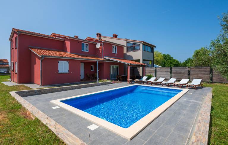 Hus  Štinjan