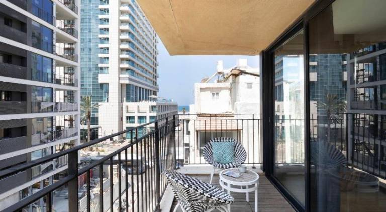 Luxurious Family Retreat 200m to the Beach — photo 2