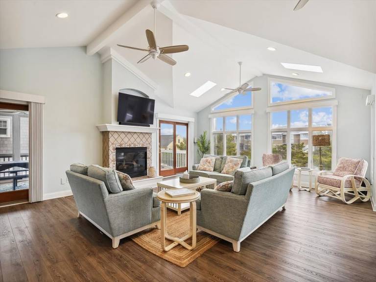 6 Bedroom House