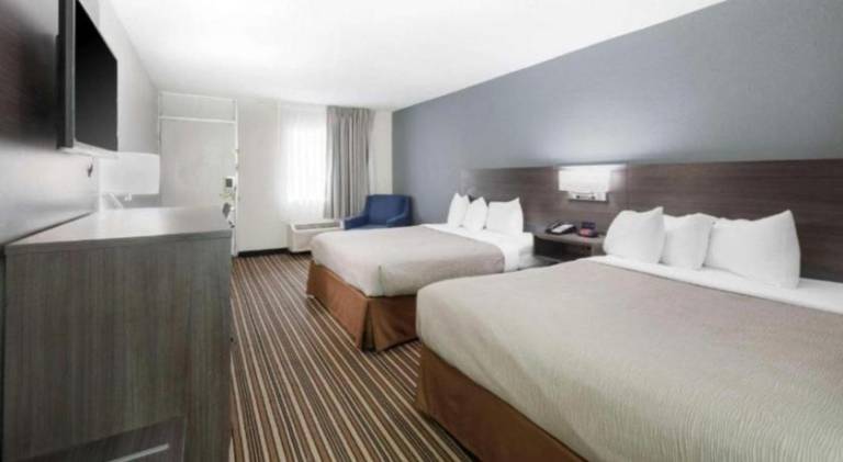 Downtown Inn & Studio Suites — photo 2
