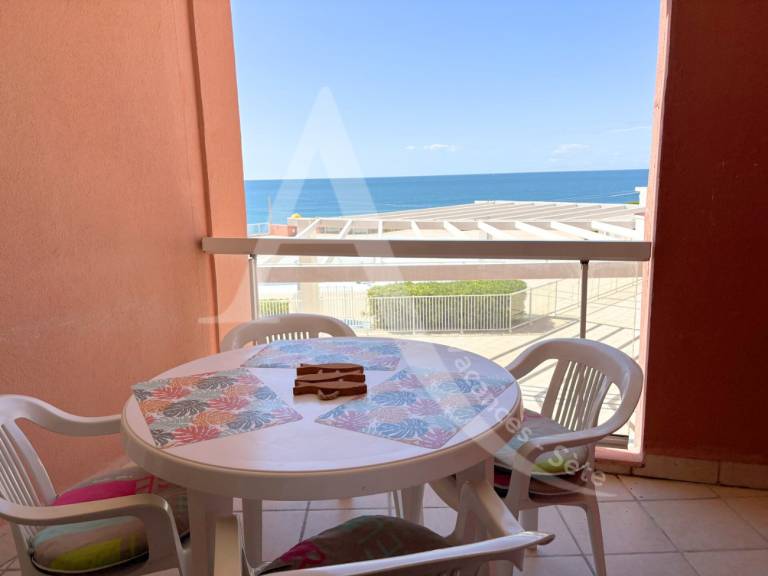 Holiday apartment with patio, yard & pool — photo 2