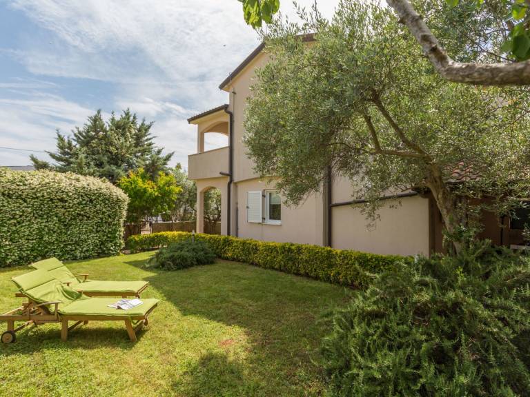 House with terrace, yard & grill | Nature view in Porec