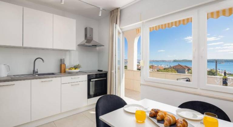 Holiday apartment with patio — photo 4