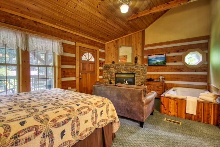 Family-oriented house with fast internet, hot tub & grill | City view | Pets are welcome — photo 5
