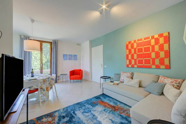 Rental apartment with yard — photo 2
