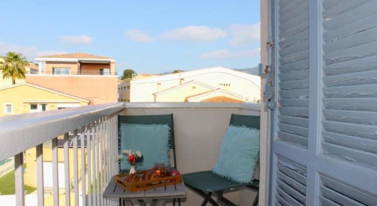 Holiday apartment with patio — photo 3