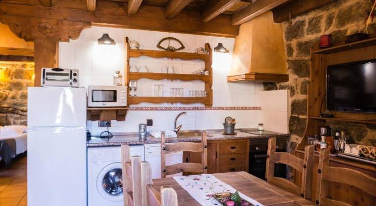 Fully equipped house with barbecue, patio & heated pool | Pet-friendly — photo 3