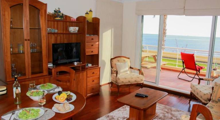 Beautiful rental apartment with terrace & yard | Near Doca do Cavacas | Perfect for remote work | Pet-friendly — photo 2