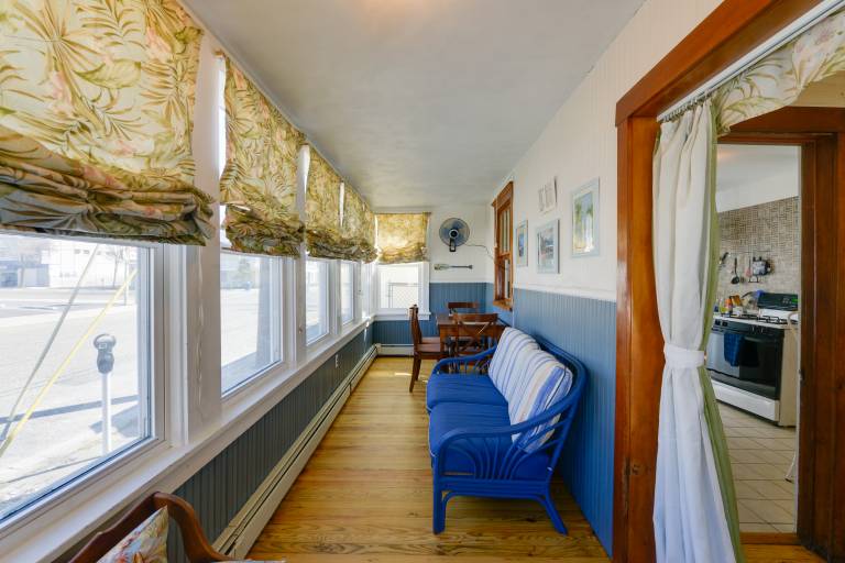 Near Convention Center & Boardwalk! Apt w/ Sunroom — photo 4