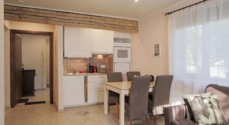 Holiday apartment with grill, yard & patio — photo 2